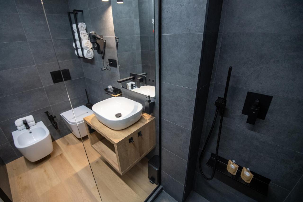 Contemporaneamente 147 - Modern & Comfort Rooms Bari Eksteriør bilde