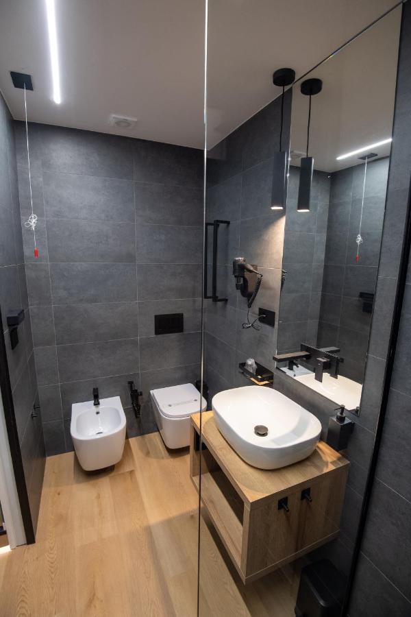 Contemporaneamente 147 - Modern & Comfort Rooms Bari Eksteriør bilde