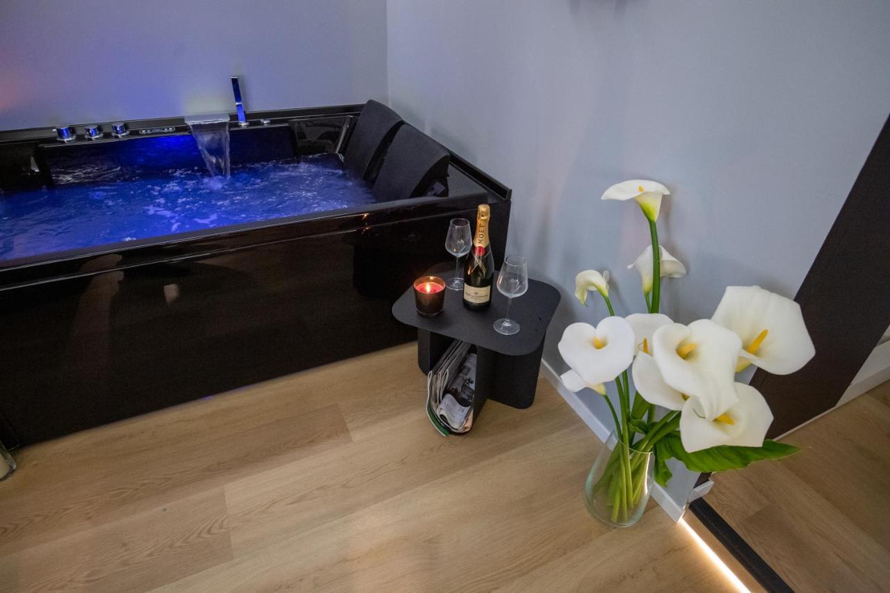 Contemporaneamente 147 - Modern & Comfort Rooms Bari Eksteriør bilde