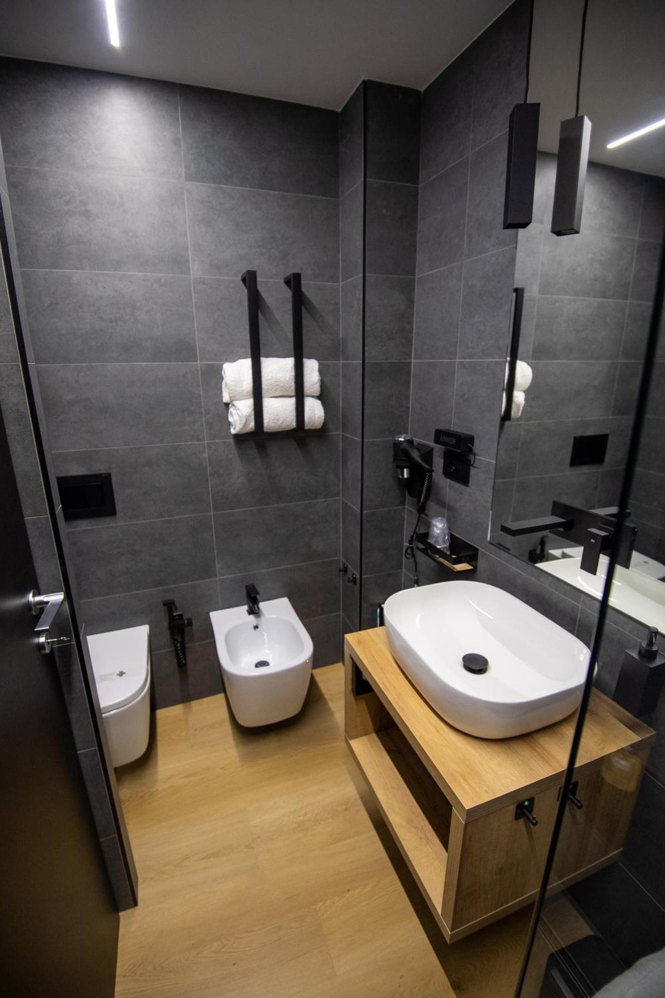 Contemporaneamente 147 - Modern & Comfort Rooms Bari Eksteriør bilde